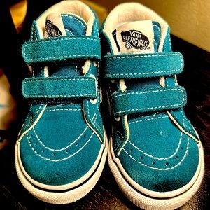 Little Boys Shoes Sizes range from 3C-6C